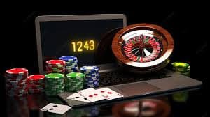 Tampilan studio Monopoly Live di angkajitutoto dengan spinner roda berukuran besar dan dealer profesional siap melakukan putaran
